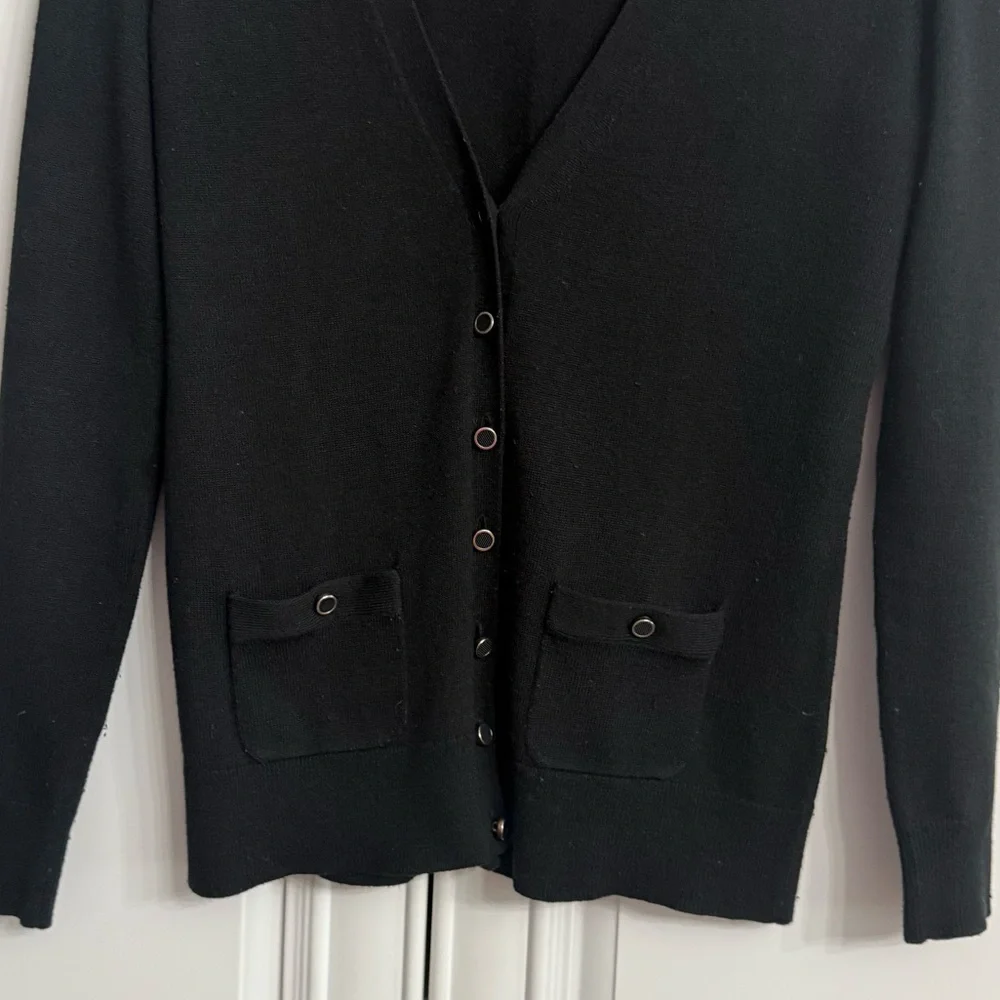 Banana Republic Women's Sz Small Black Long Sleeve V-Neck Cardigan with Buttons - Picture 2 of 10